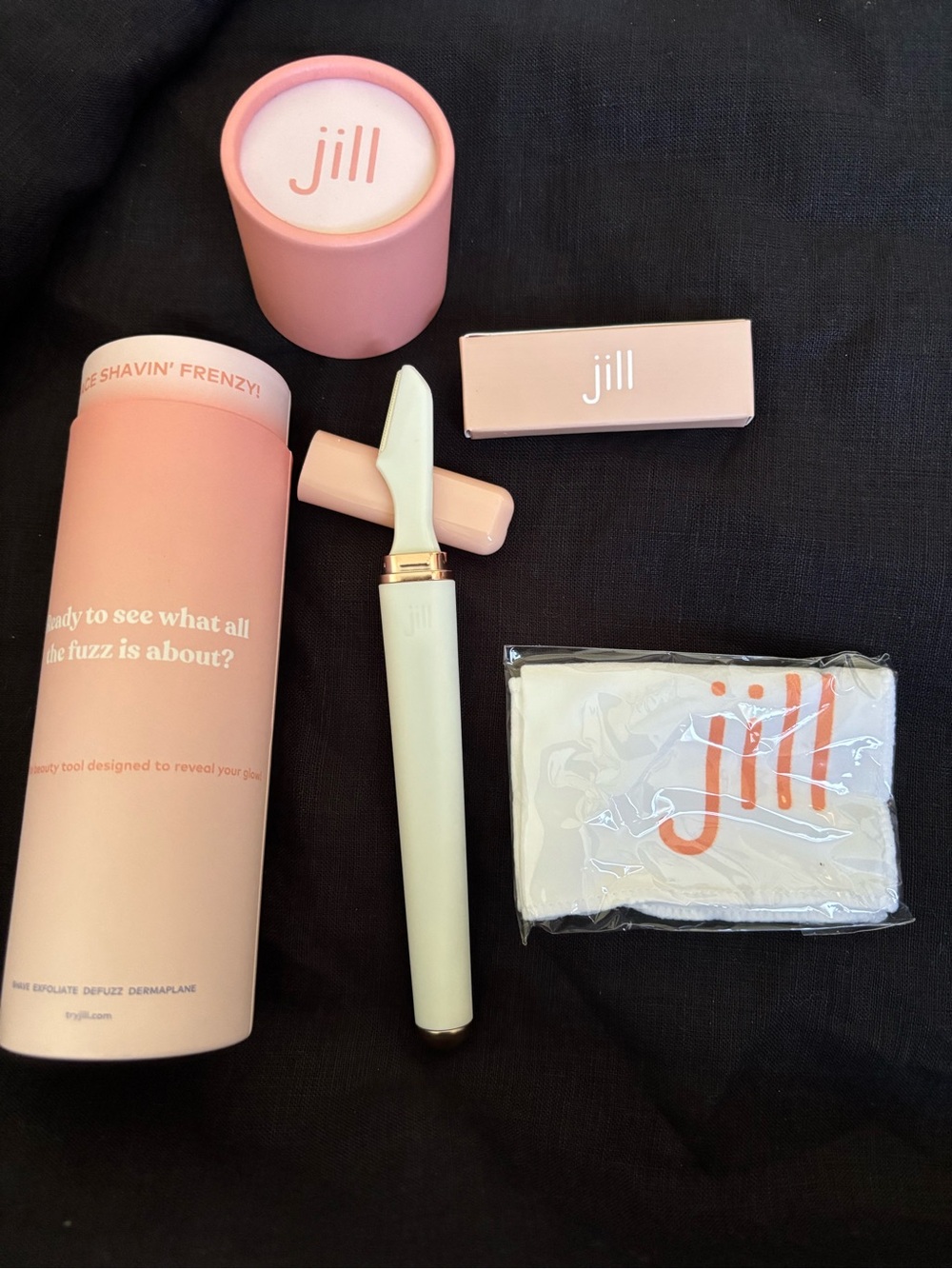 Jill Women’s Shave (dermaplane) Starter Kit: Blade, Magic Spray + wipe, manual - Picture 2 of 11